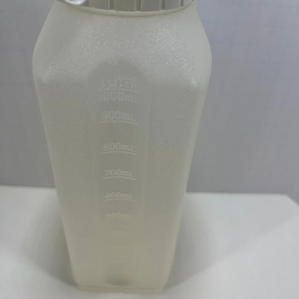 Vintage Rubbermaid 1 Qt Pitcher‎ Bottle Flip Spout Lid Measuring 32oz